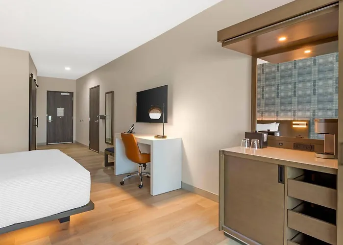 Cambria Worth - Medical Center Hotel