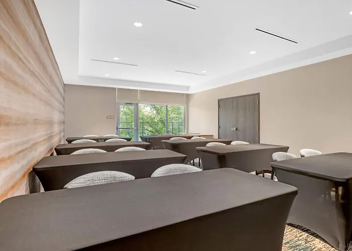 Cambria Worth - Medical Center Hotel