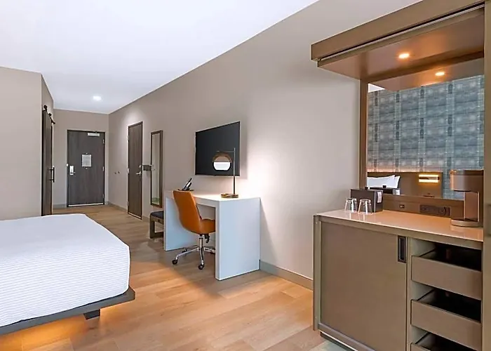 Cambria Worth - Medical Center Hotel