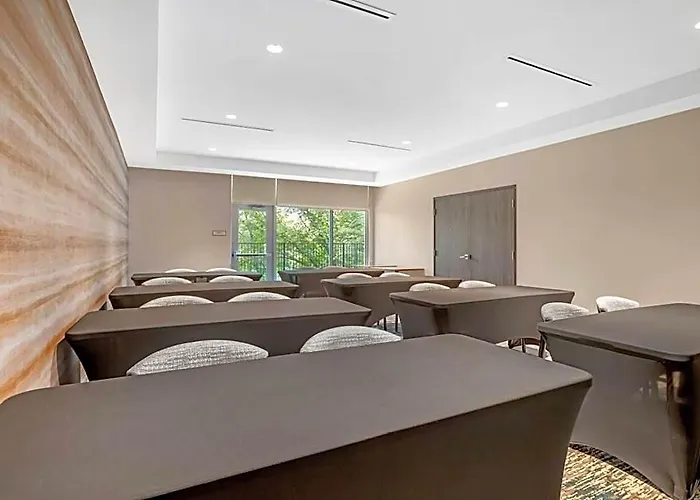 Cambria Worth - Medical Center Hotel